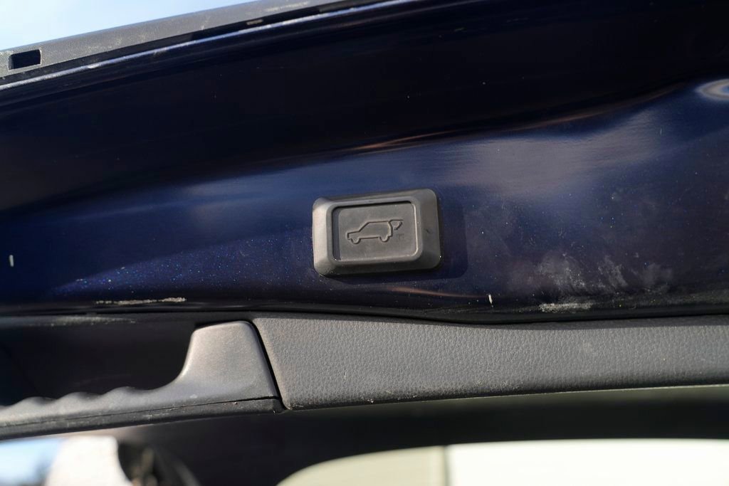 Used 2022 Toyota RAV4 XLE Premium image 16