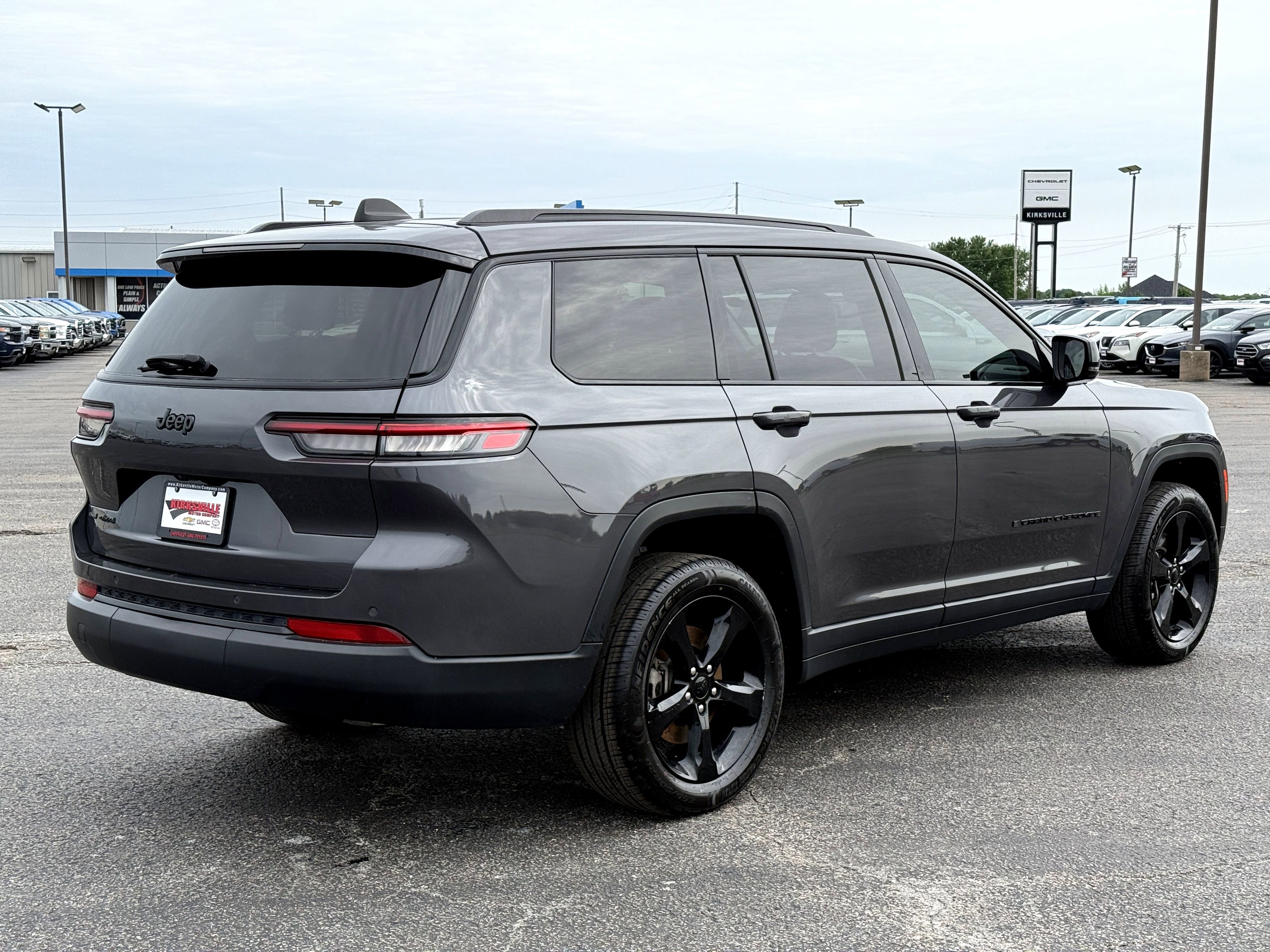 Used 2023 Jeep Grand Cherokee L Laredo AWD/4WD image 3