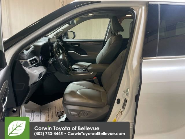 Used 2022 Toyota Highlander Platinum image 12