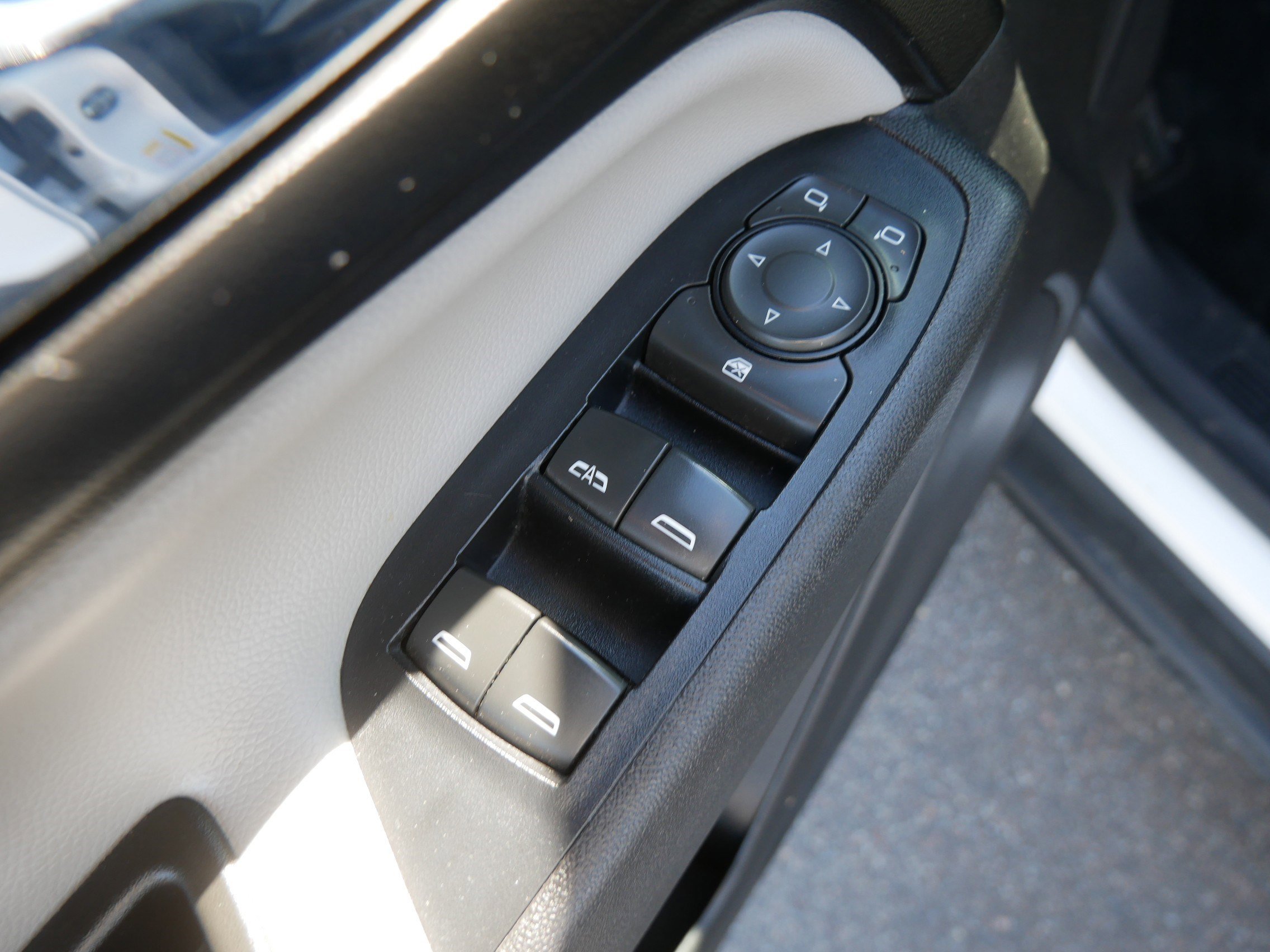 Used 2019 Chevrolet Equinox LS w/ LS Convenience Package image 21