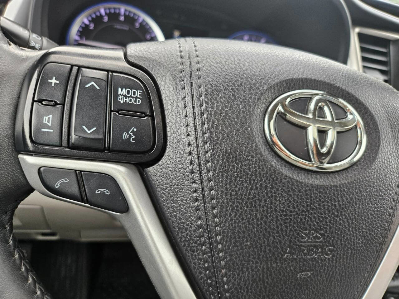 Used 2019 Toyota Highlander XLE image 17