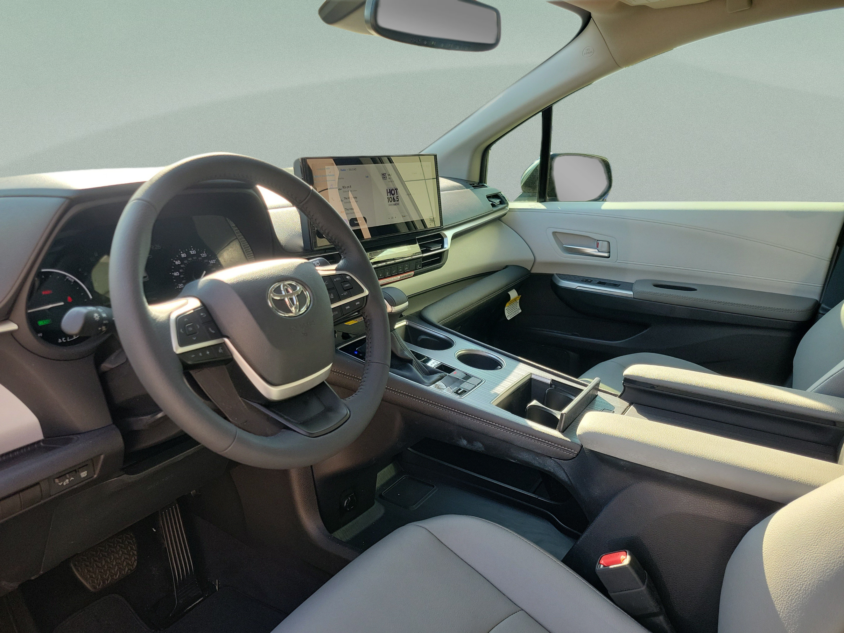 Certified 2026 Toyota Sienna XLE FWD image 14