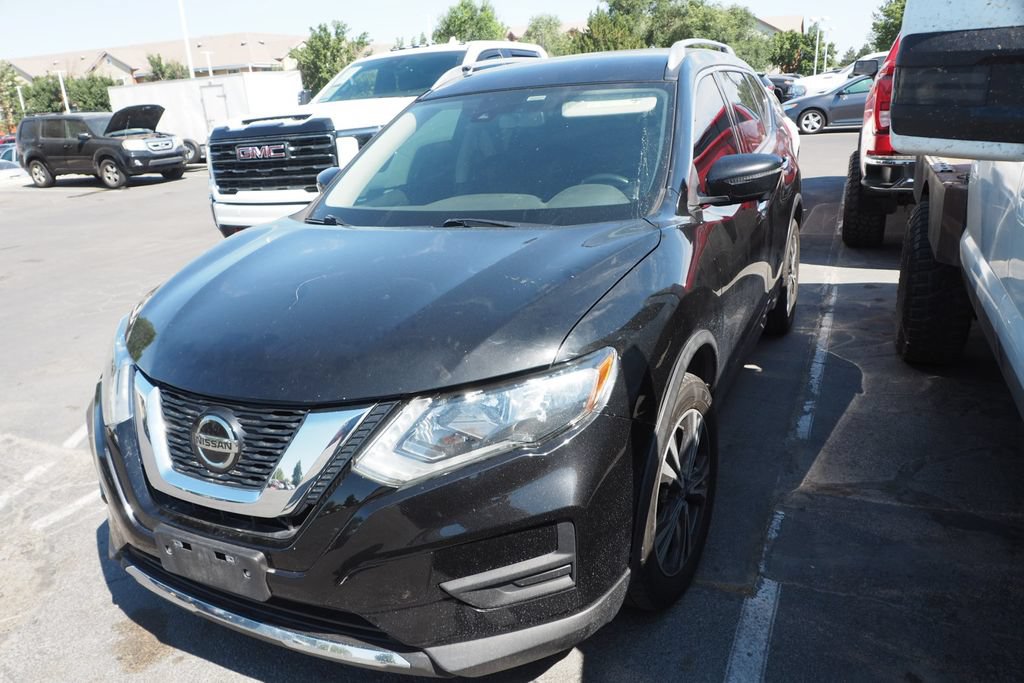 Used 2019 Nissan Rogue SV w/ Premium Package FWD image 2