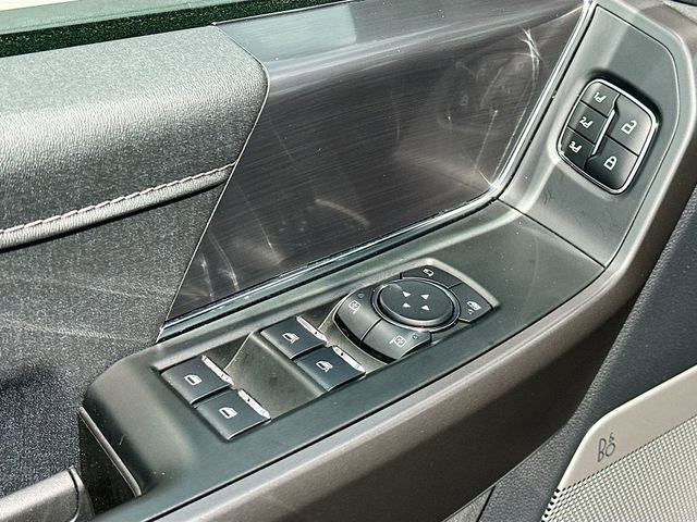 Used 2025 Ford F150 Lariat w/ Equipment Group 501A Mid image 18