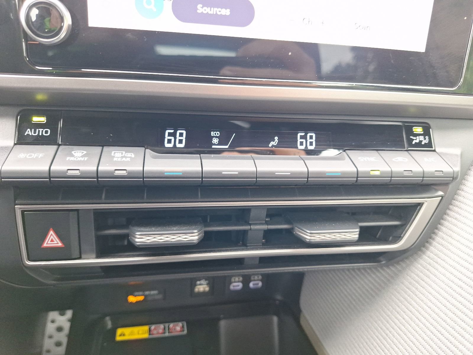 Used 2025 Toyota Camry SE FWD image 26