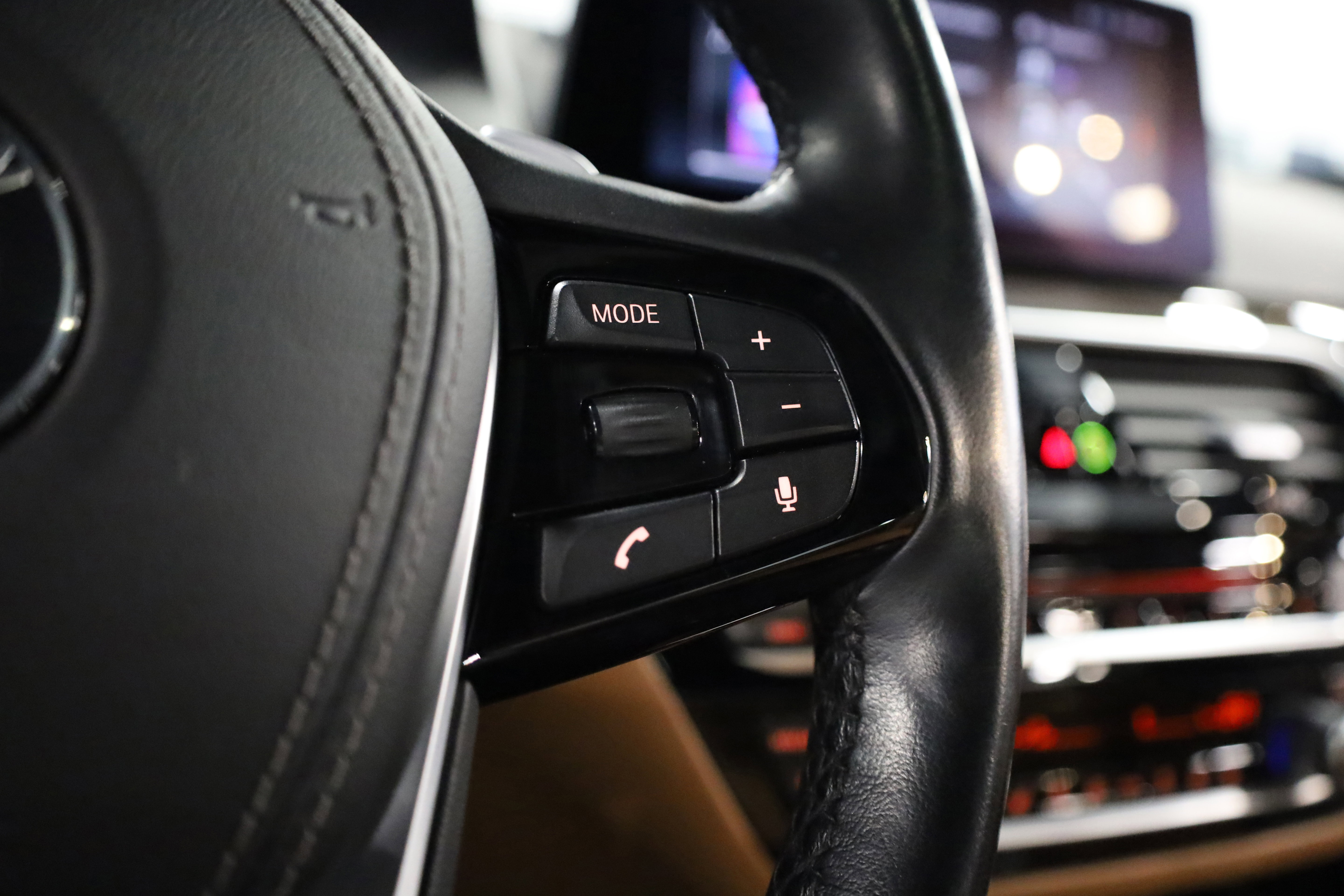 Used 2019 BMW 540i xDrive w/ Convenience Package image 25