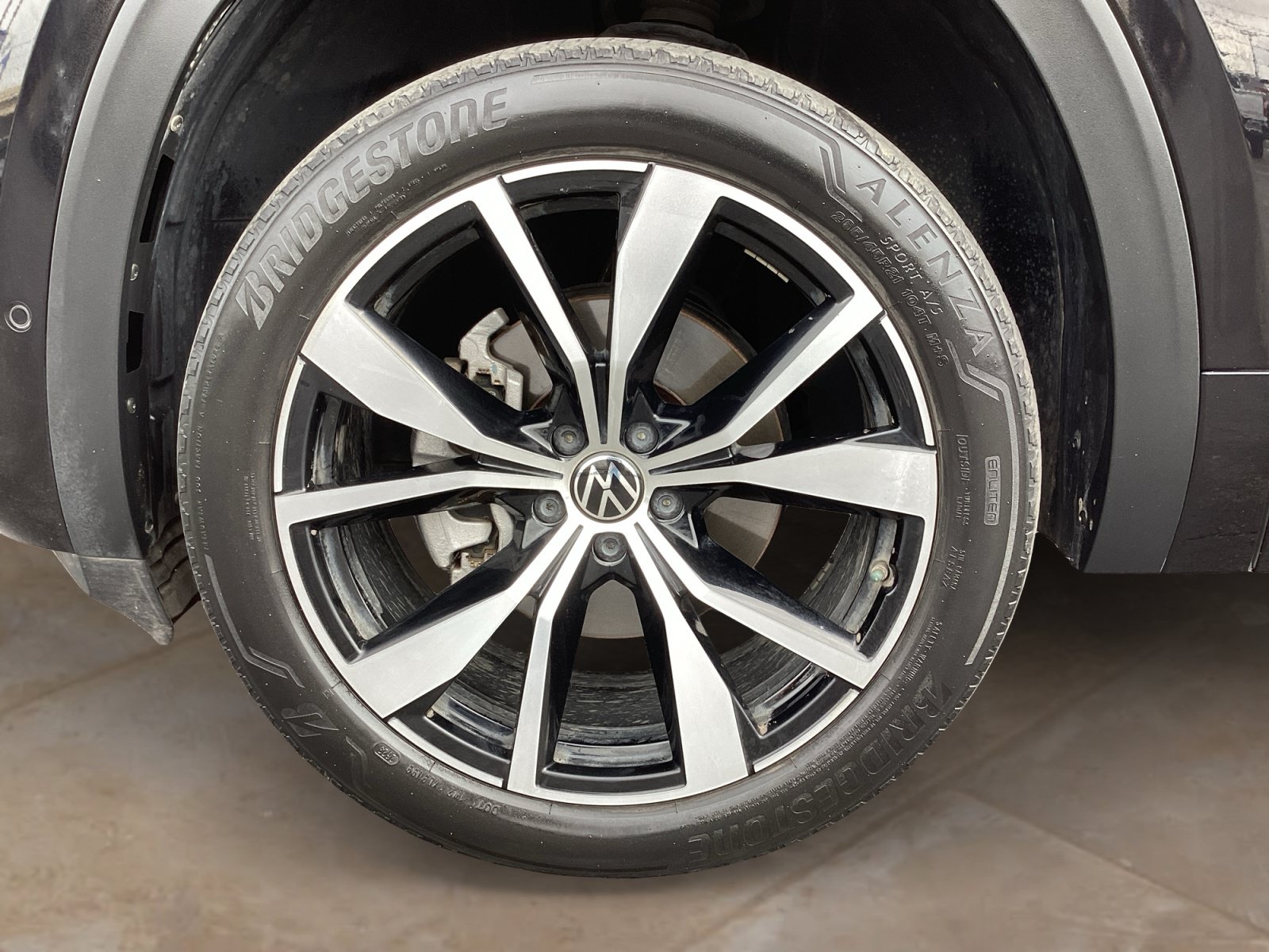 Used 2024 Volkswagen Atlas SEL Premium R-Line AWD/4WD image 38