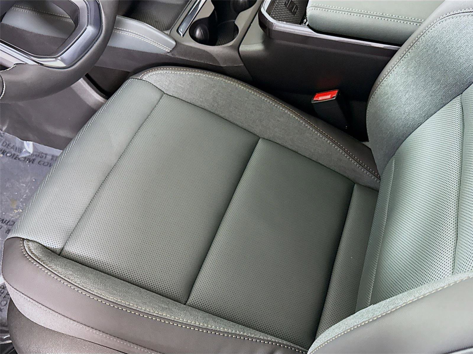 New 2026 GMC Terrain AT4 w/ Convenience Package III image 14