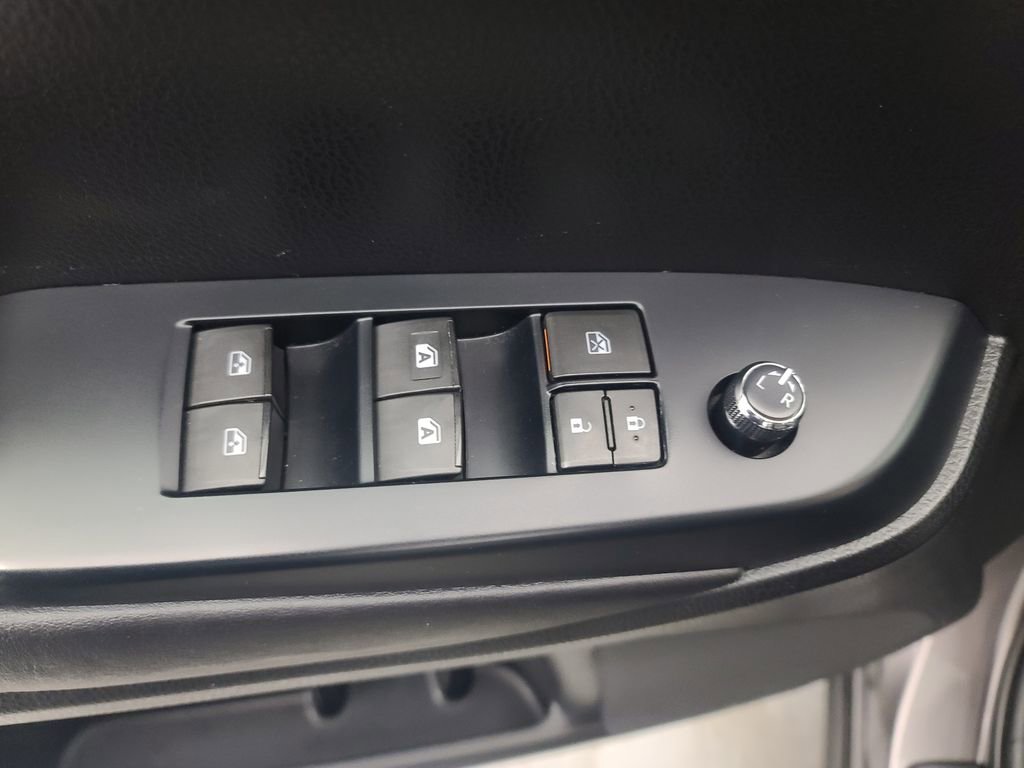 Used 2015 Toyota Highlander XLE image 25
