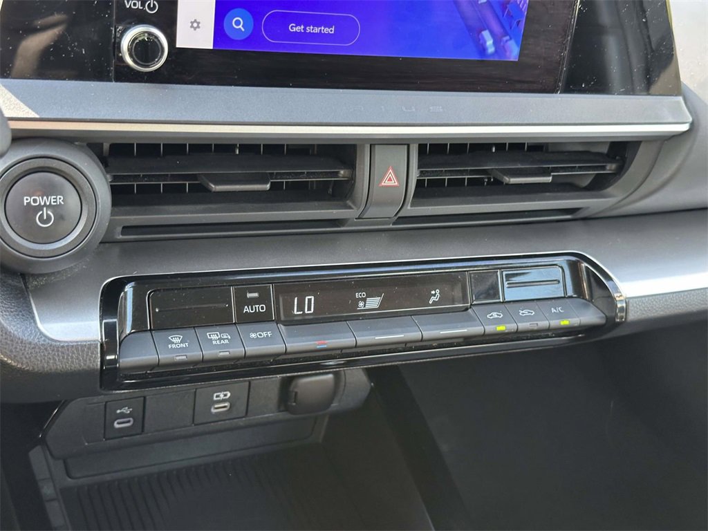 Used 2024 Toyota Prius LE image 5