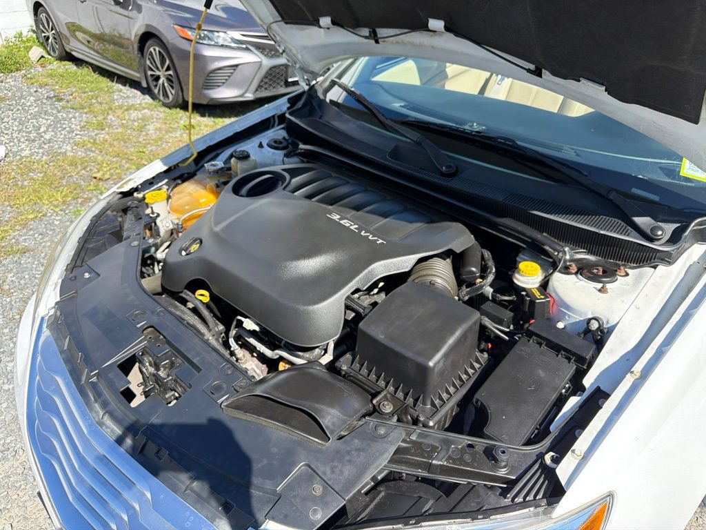 Used 2013 Chrysler 200 Limited FWD image 31