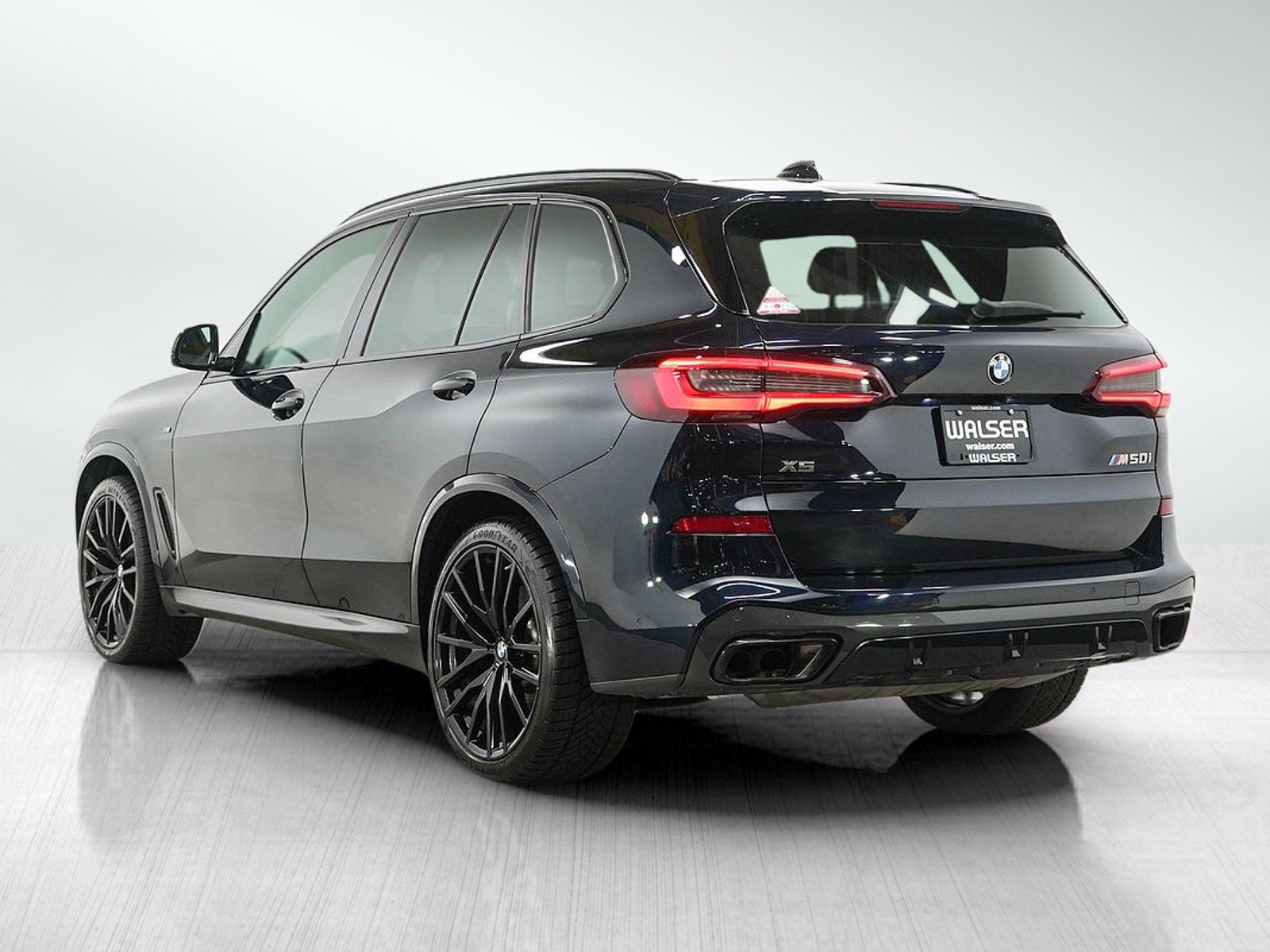 Used 2021 BMW X5 M50i AWD/4WD image 3