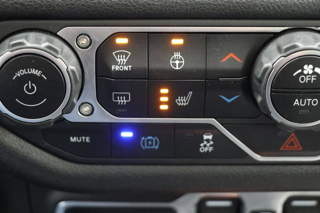 Used 2024 Jeep Wrangler Unlimited AWD/4WD image 24