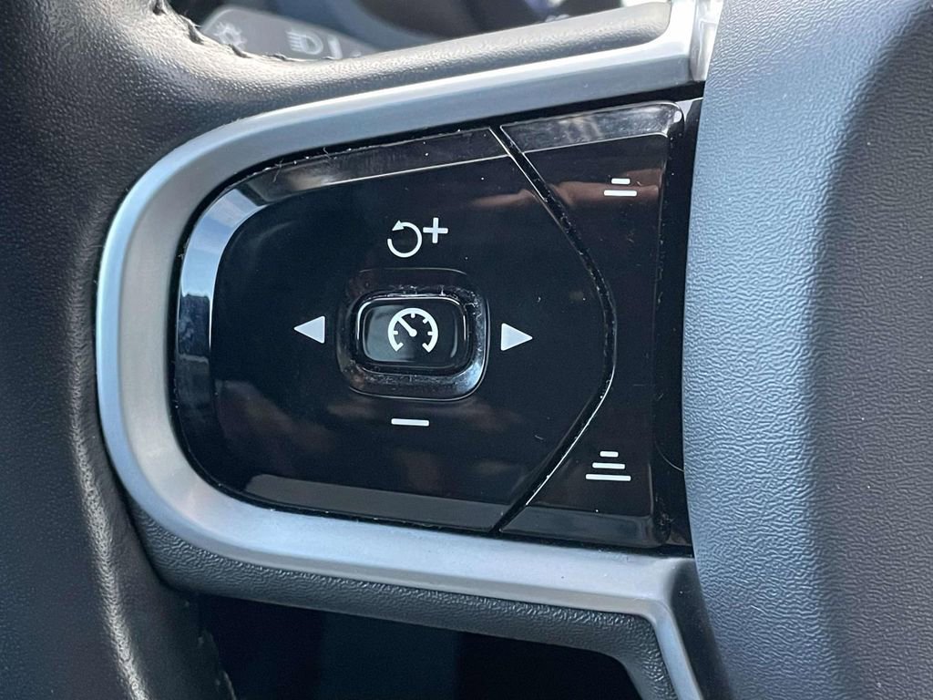 Used 2021 Volvo V60 T5 Cross Country image 10