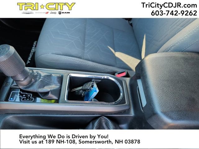 Used 2018 Toyota Tacoma TRD Off-Road w/ Technology Package image 31