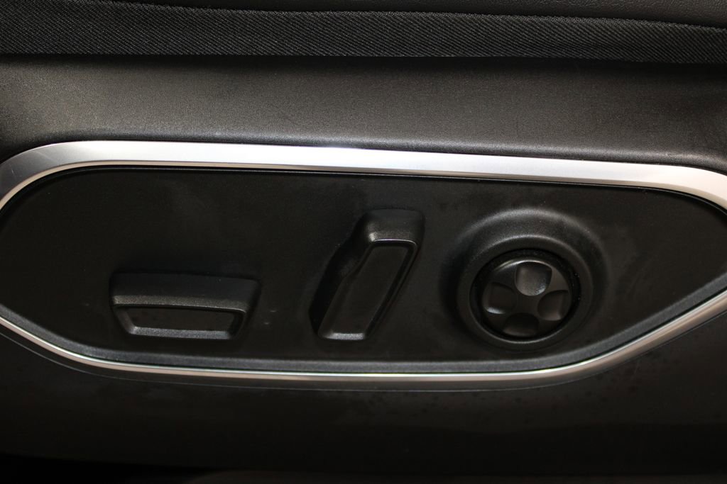 Used 2025 Jeep Wagoneer L Series II w/ 8-pass Seating Package image 18