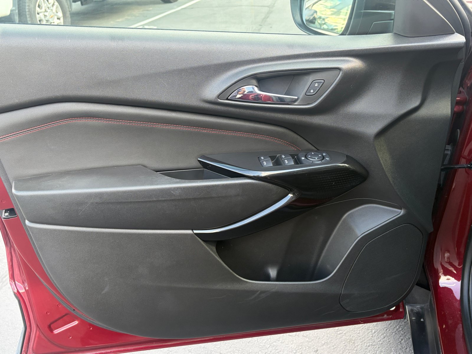 Certified 2024 Chevrolet Trax RS w/ Sunroof Package FWD image 8