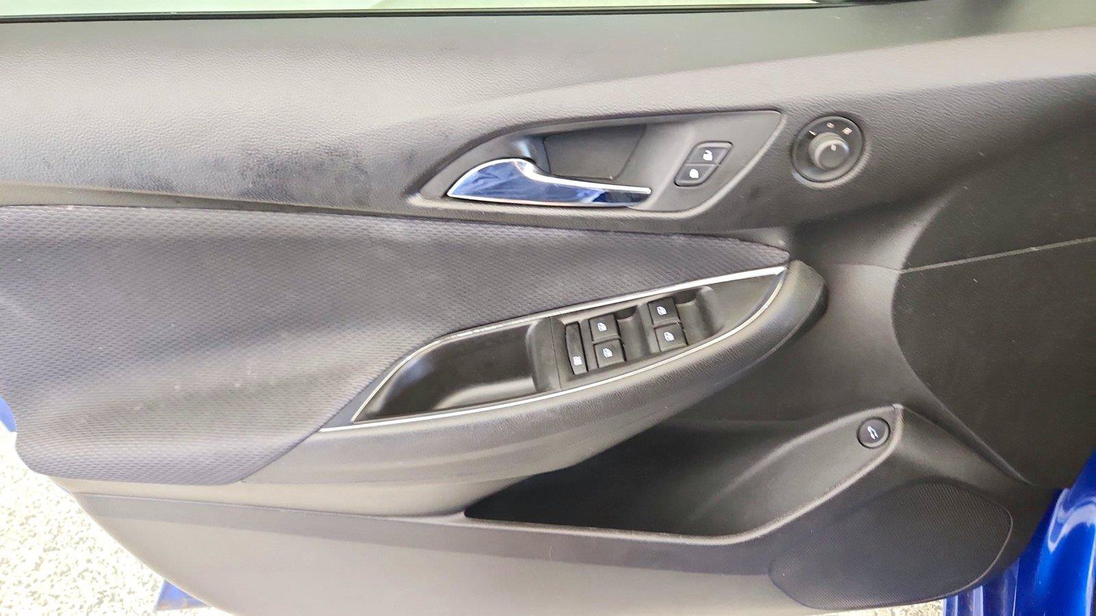 Used 2018 Chevrolet Cruze LT w/ Convenience Package FWD image 24