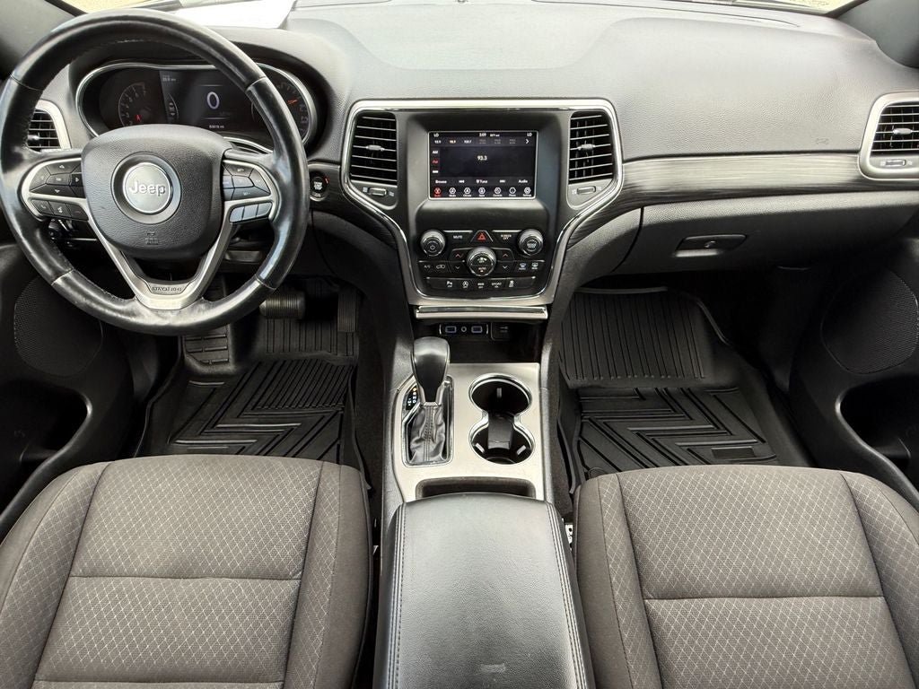 Used 2021 Jeep Grand Cherokee Laredo w/ Security & Convenience Group AWD/4WD image 16
