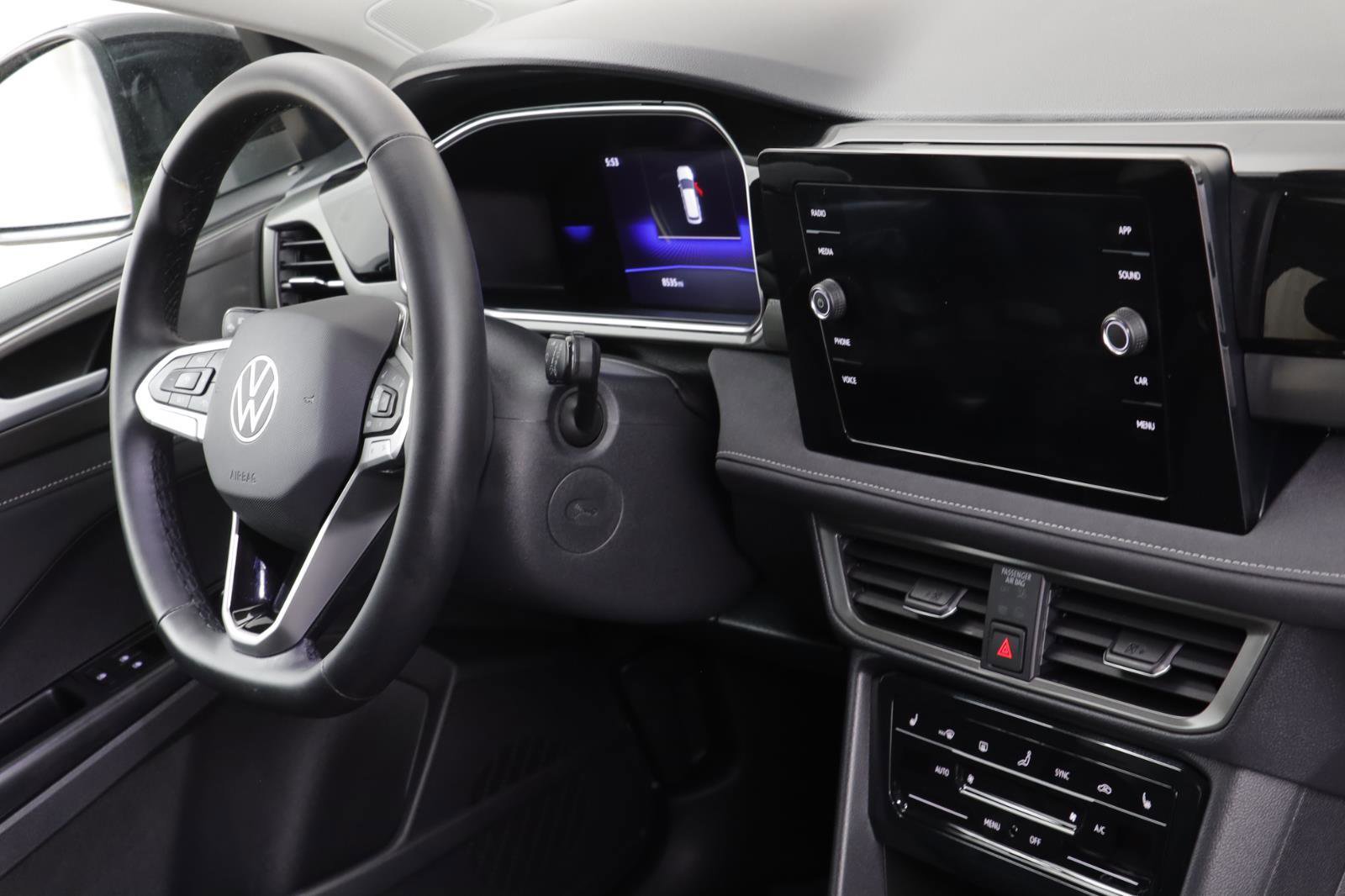 Used 2025 Volkswagen Taos SE image 21