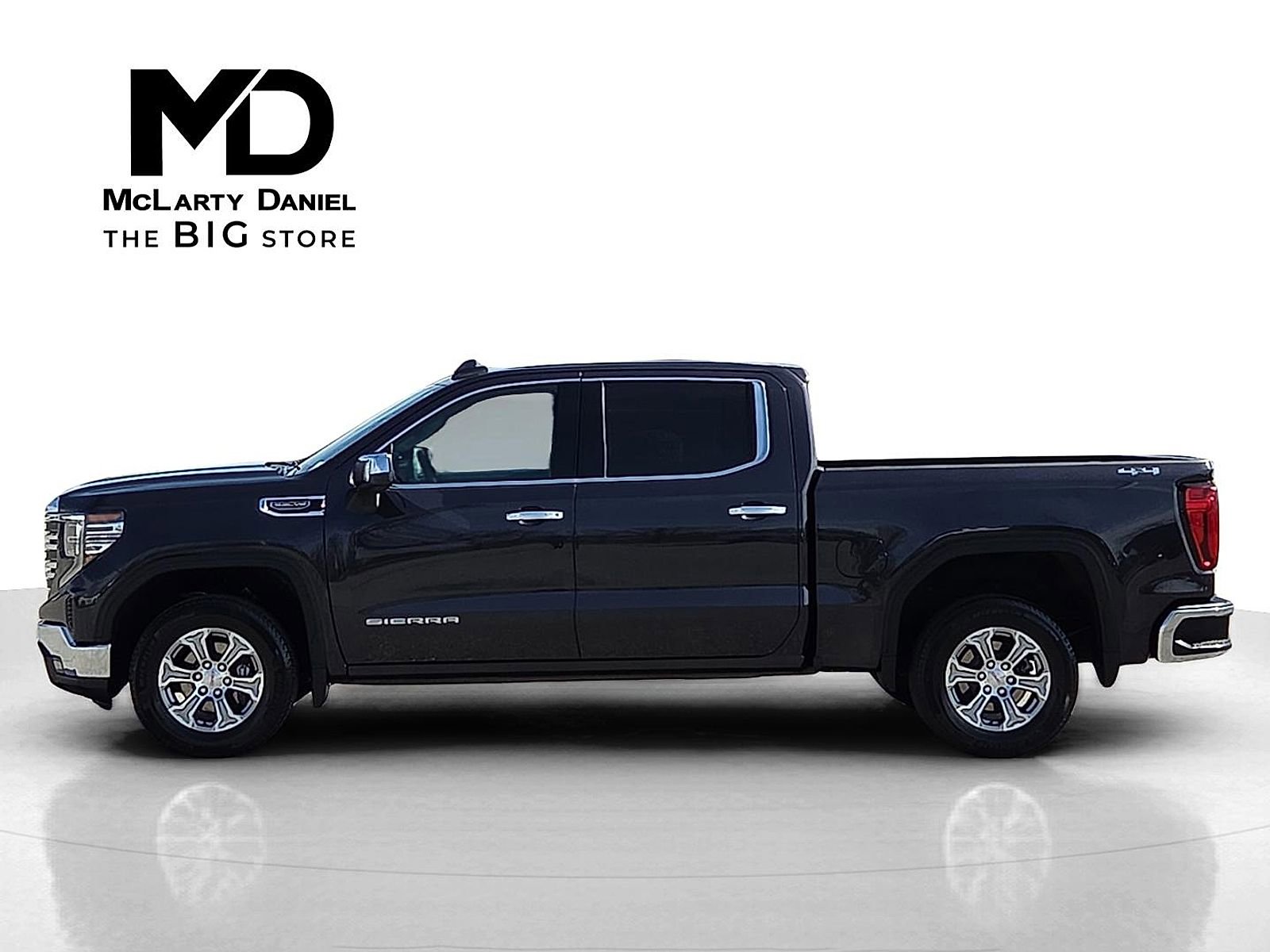 Used 2024 GMC Sierra 1500 SLT image 3