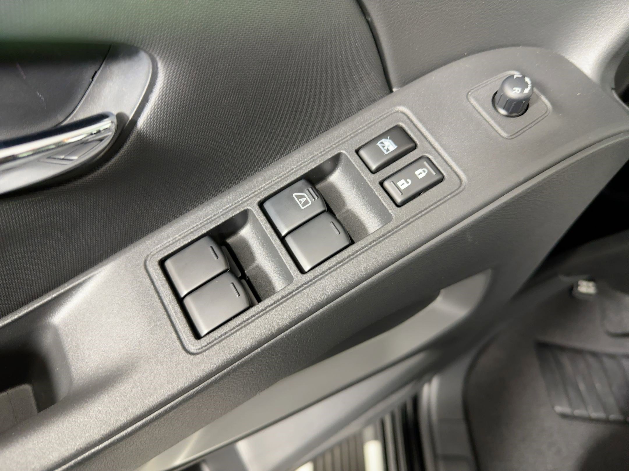 Used 2024 Nissan Frontier SV w/ SV Convenience Package image 20