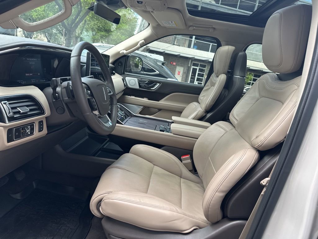 Used 2024 Lincoln Navigator Reserve image 16