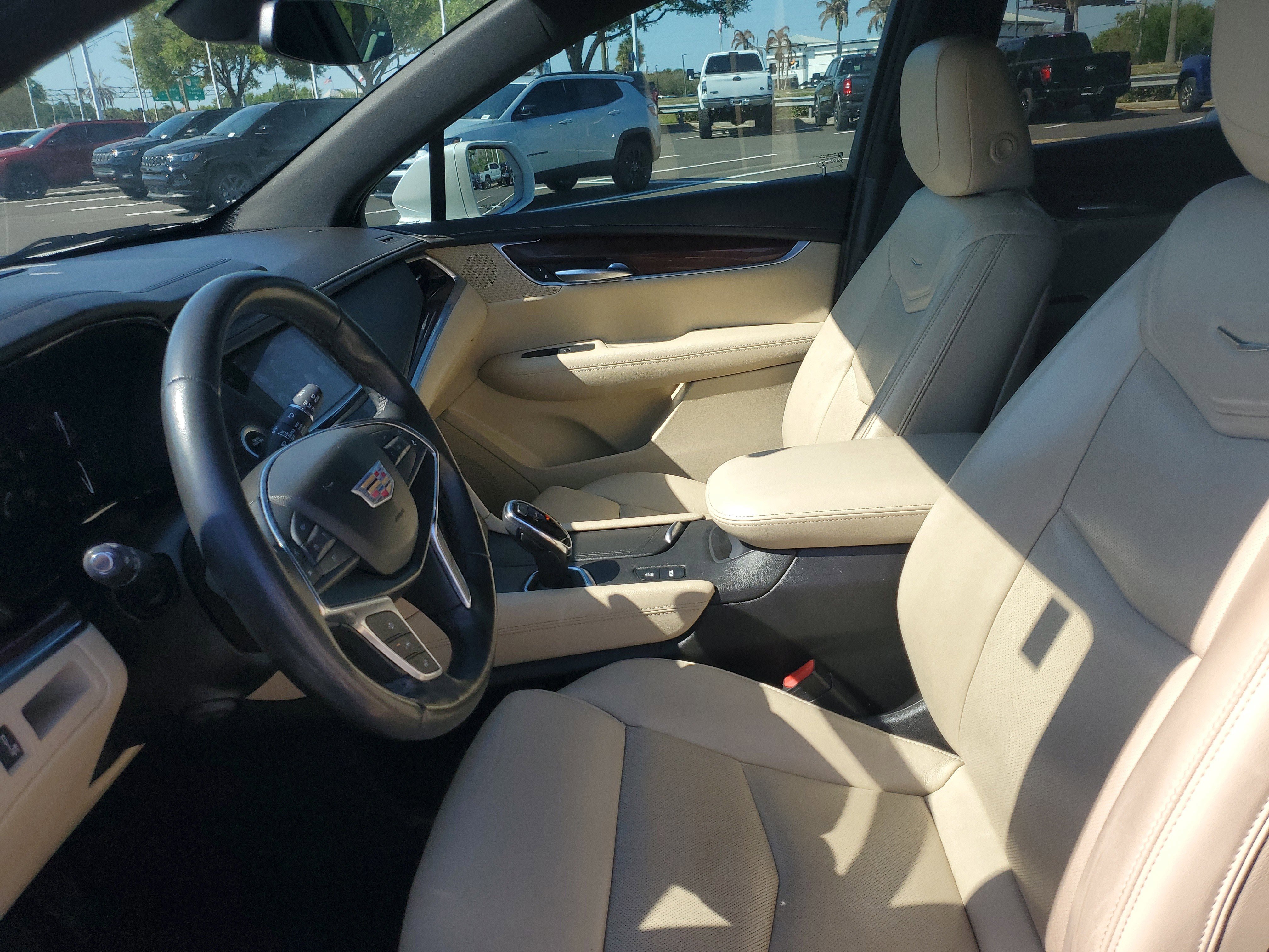 Used 2019 Cadillac XT5 Premium Luxury w/ Driver Assist Package image 11