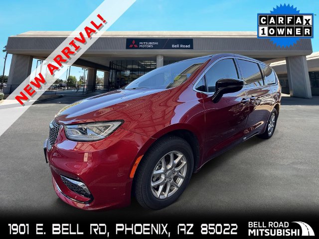 Used 2025 Chrysler Pacifica Select FWD image 1