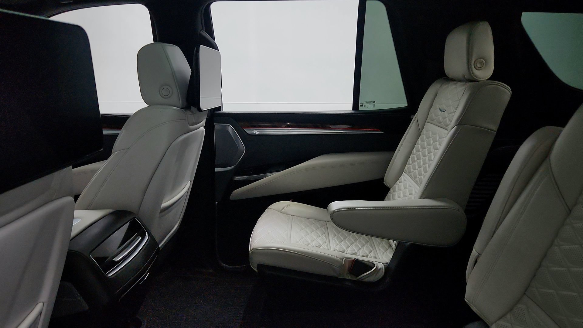 Used 2025 Cadillac Escalade Sport Platinum w/ LPO, Floor Liner Package AWD/4WD image 24