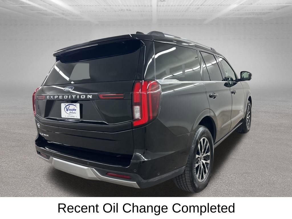 Used 2025 Ford Expedition Platinum image 12