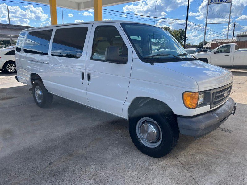 Used 2006 Ford E-350 and Econoline 350 XLT RWD image 3