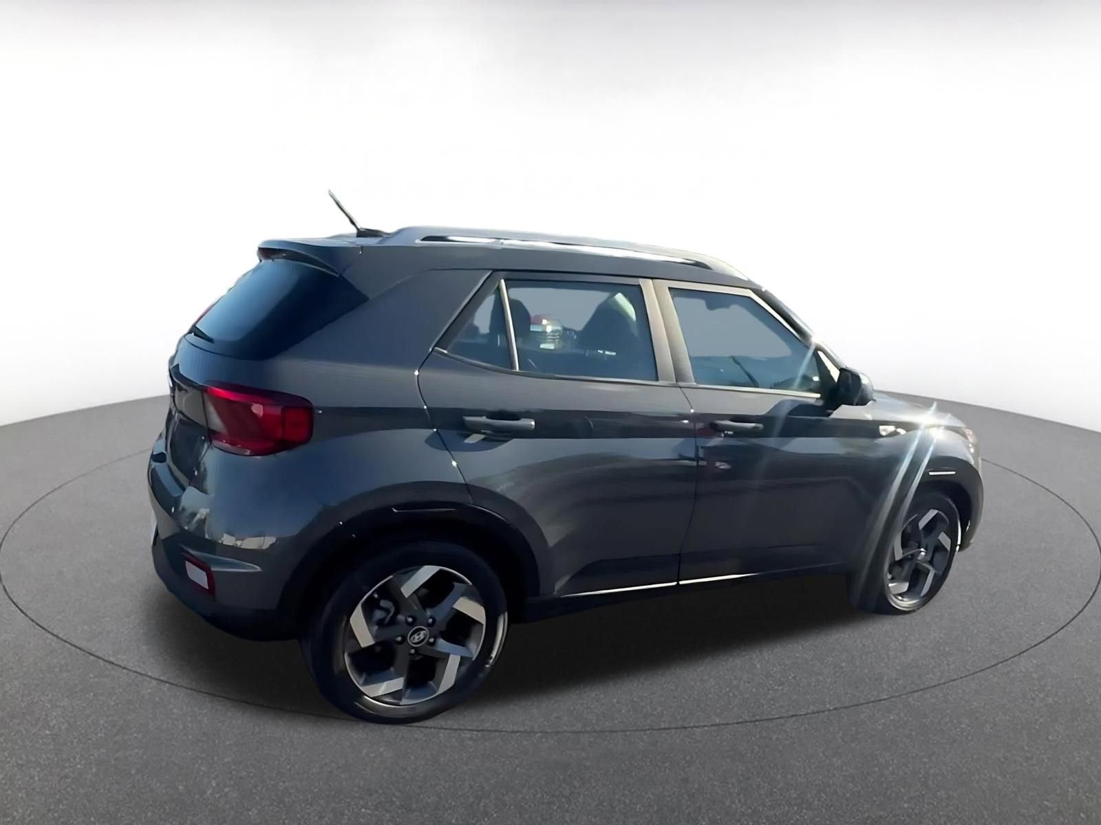 Used 2025 Hyundai Venue SEL image 15