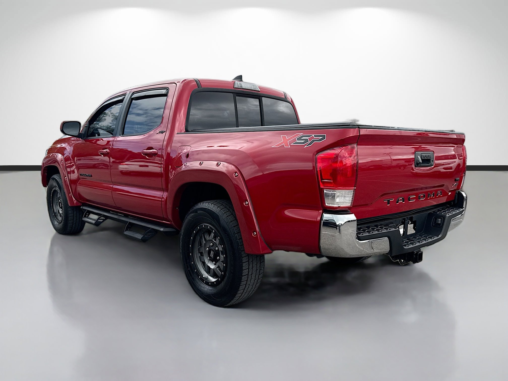 Used 2017 Toyota Tacoma SR5 w/ Tow Package RWD image 5