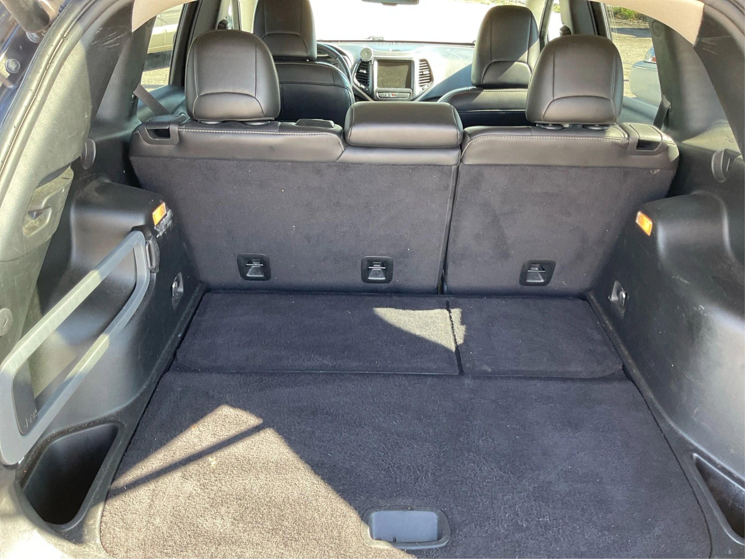 Used 2018 Jeep Cherokee Limited FWD image 12