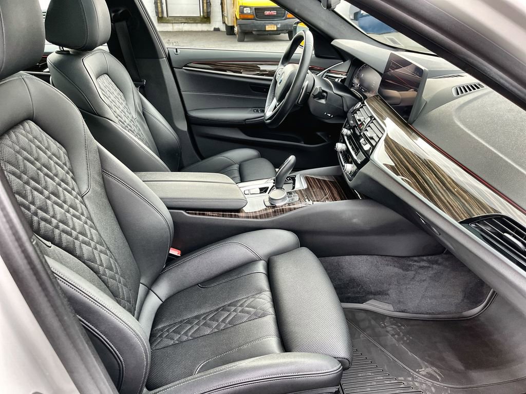 Certified 2022 BMW 530i xDrive w/ Convenience Package image 26