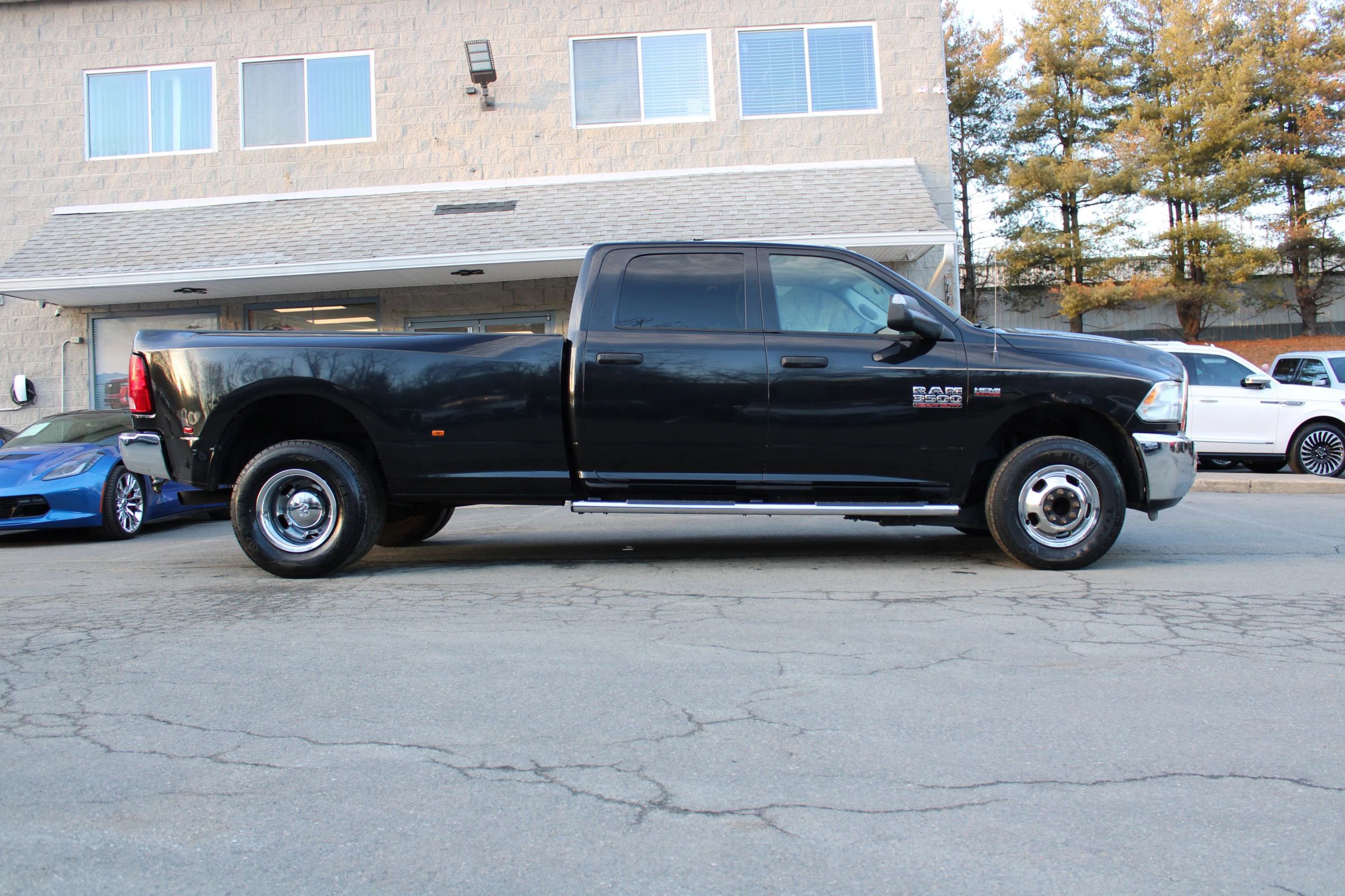 Used 2016 RAM 3500 Tradesman w/ Chrome Appearance Group image 21