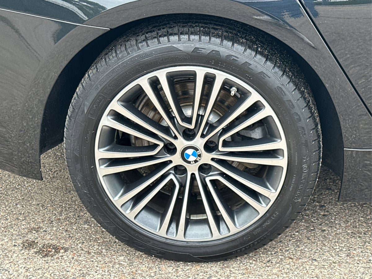 Used 2018 BMW 530i xDrive image 25