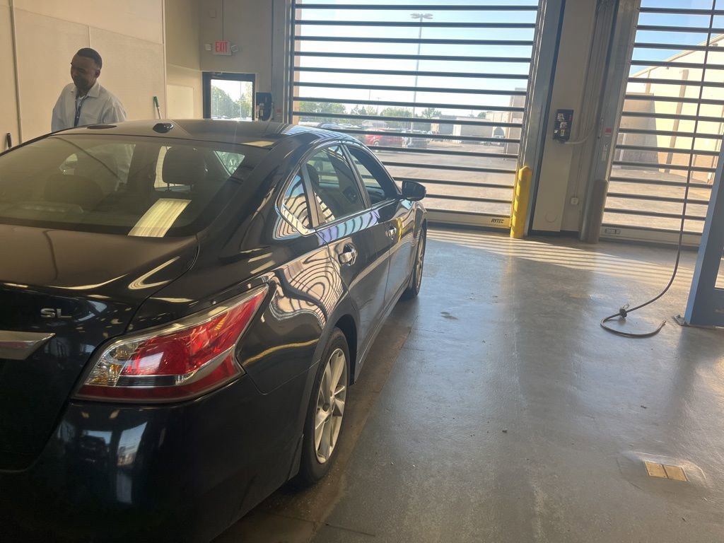 Used 2015 Nissan Altima 2.5 SL w/ Technology Package FWD image 9