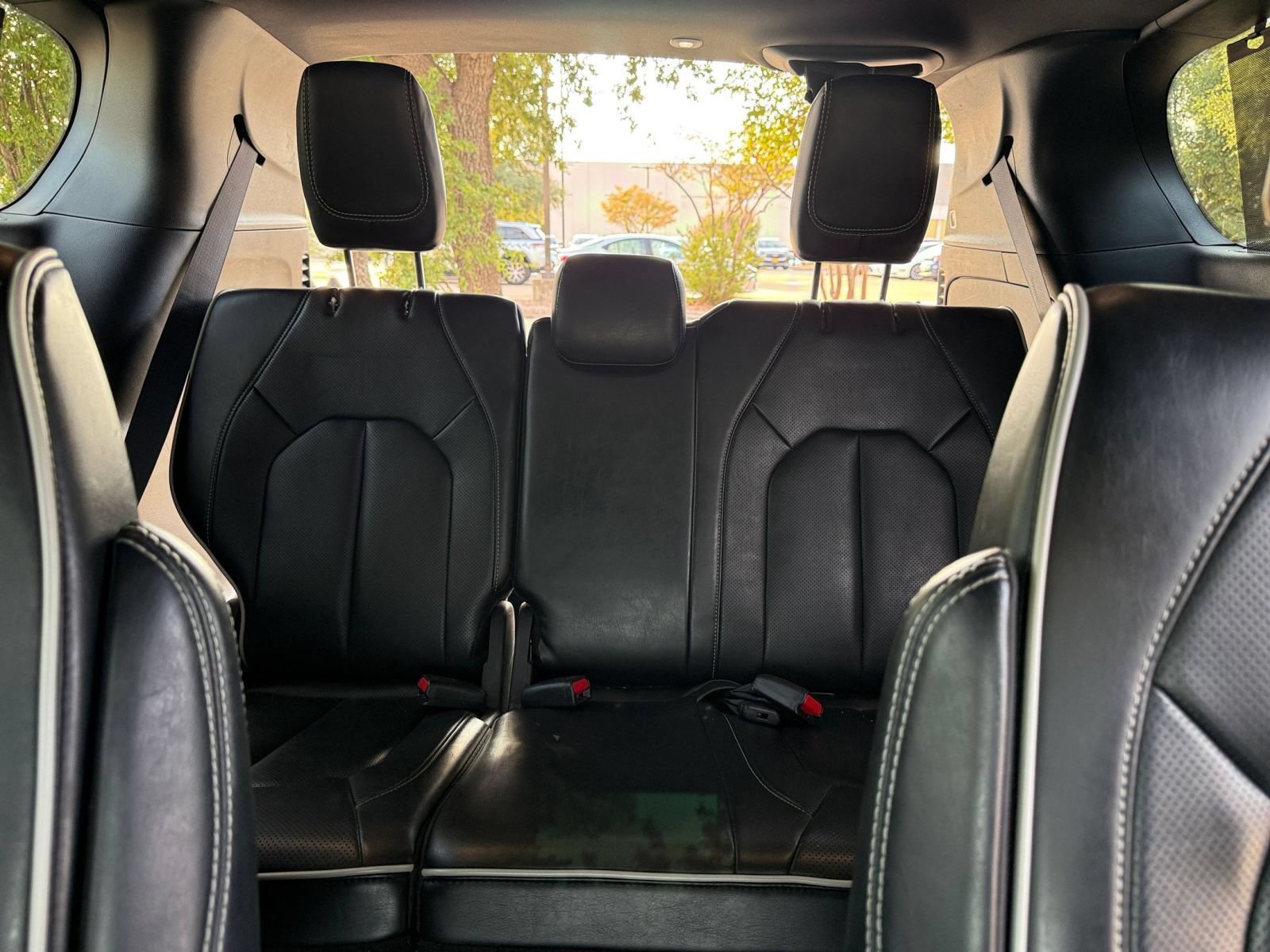 Used 2025 Chrysler Pacifica Limited FWD image 31