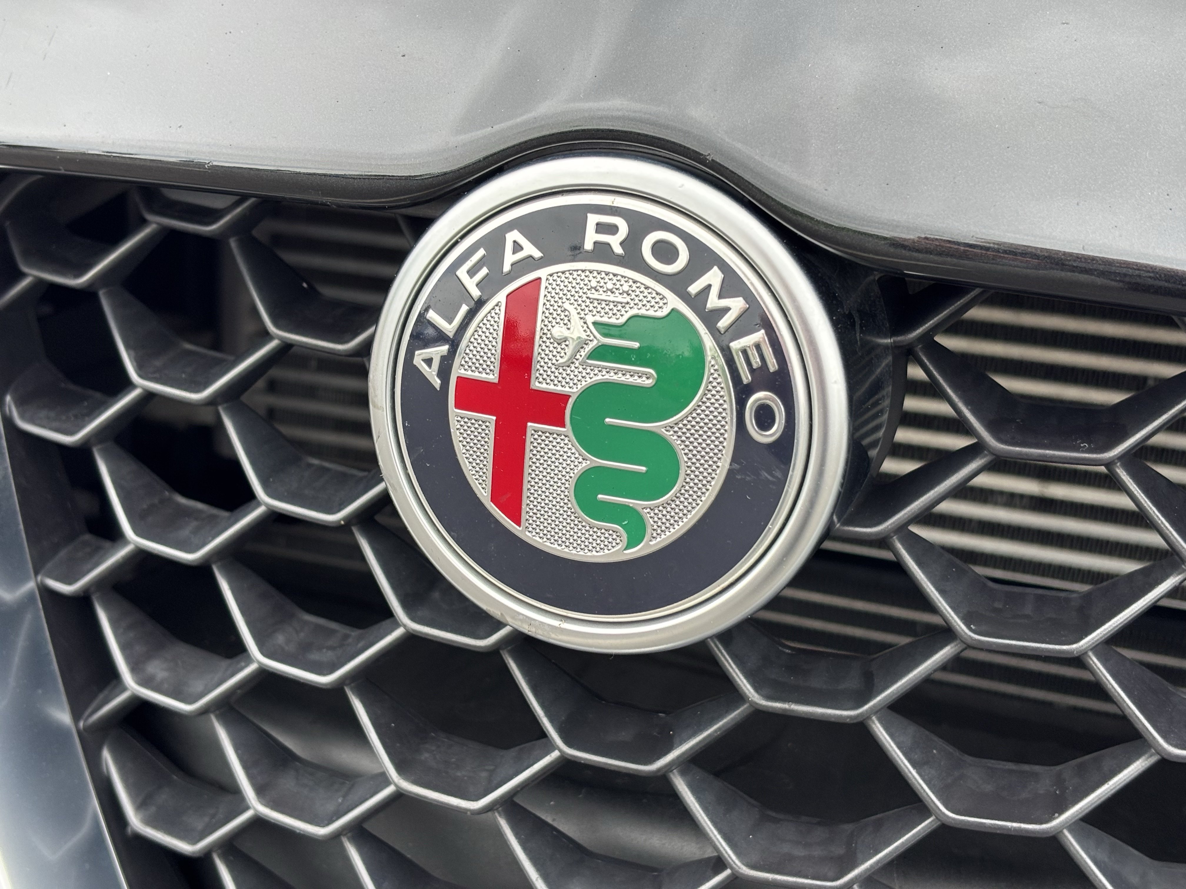 Certified 2023 Alfa Romeo Giulia Ti AWD/4WD image 13