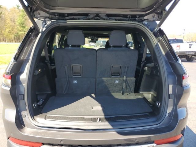 Used 2025 Jeep Grand Cherokee L Laredo w/ Luxury Tech Group I AWD/4WD image 10