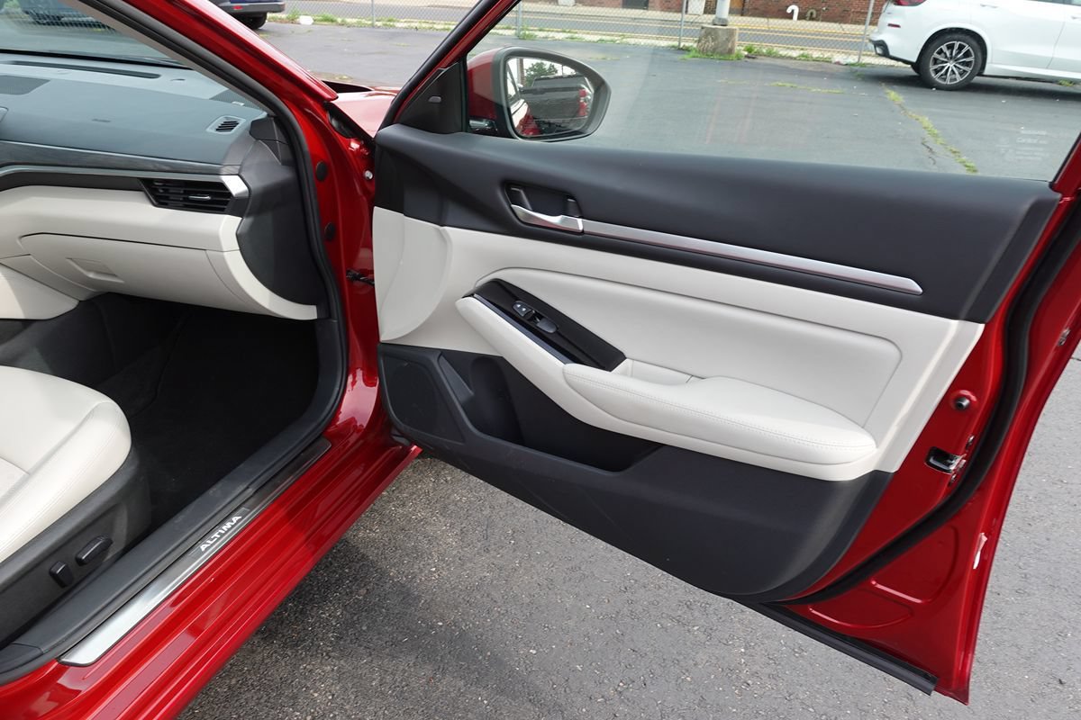 Used 2024 Nissan Altima 2.5 SL AWD/4WD image 29