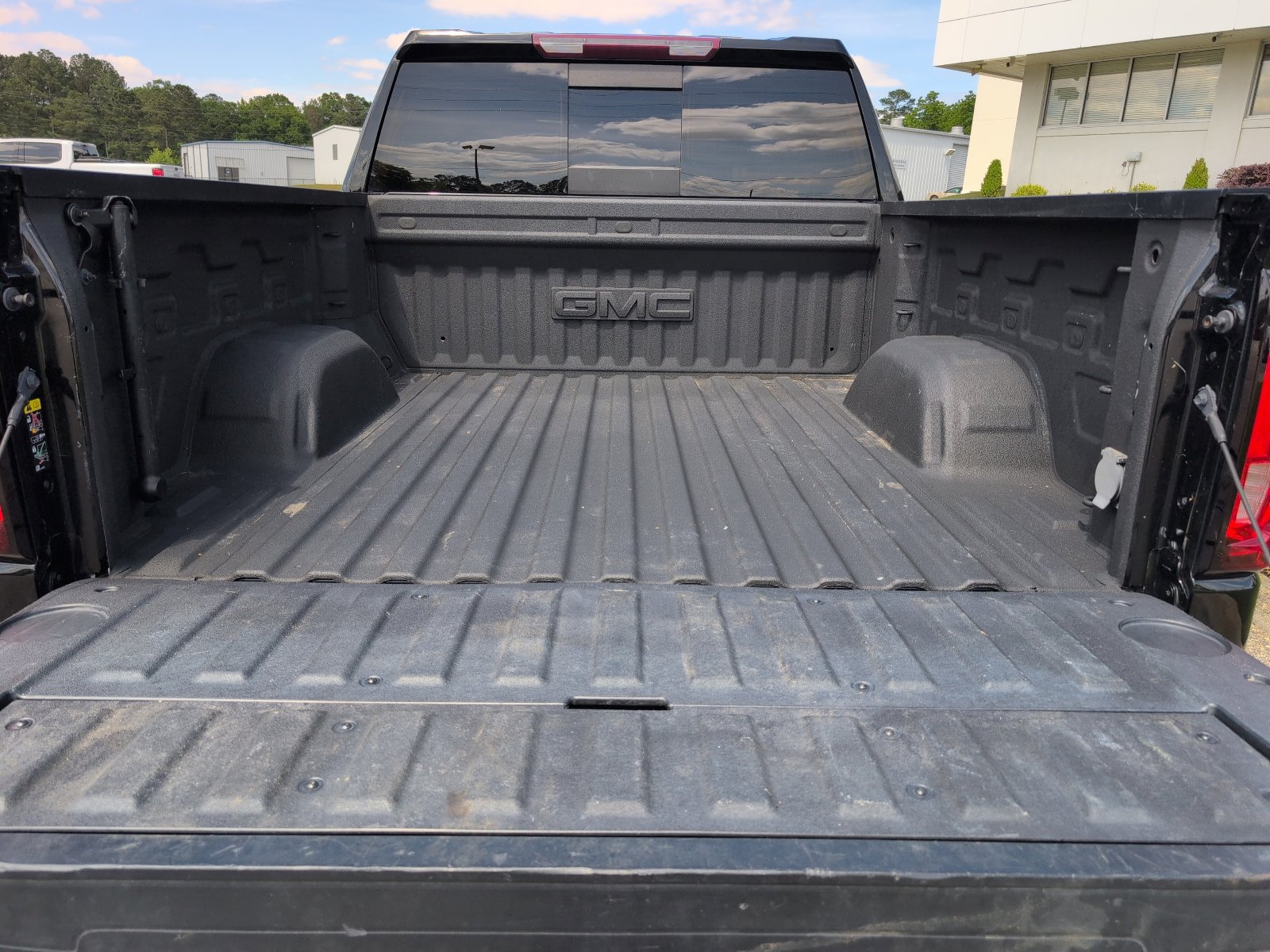 Used 2022 GMC Sierra 1500 SLT w/ SLT Convenience Package AWD/4WD image 5