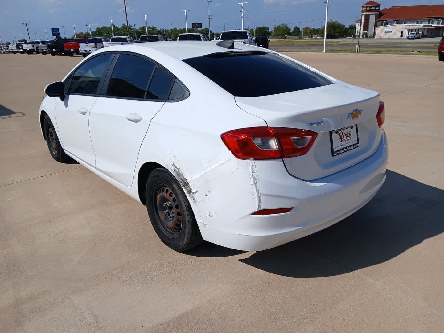 Used 2017 Chevrolet Cruze LS FWD image 3
