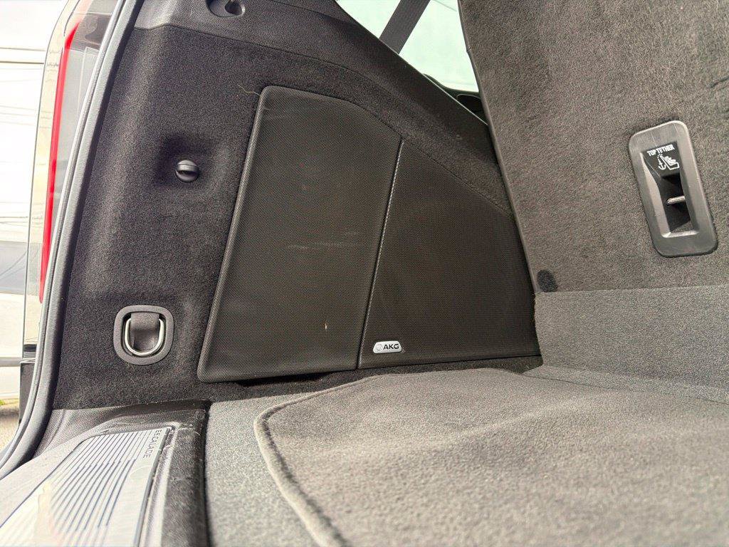 Used 2023 Cadillac Escalade Luxury AWD/4WD image 13