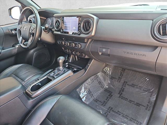 Used 2020 Toyota Tacoma TRD Off-Road w/ Technology Package AWD/4WD image 25