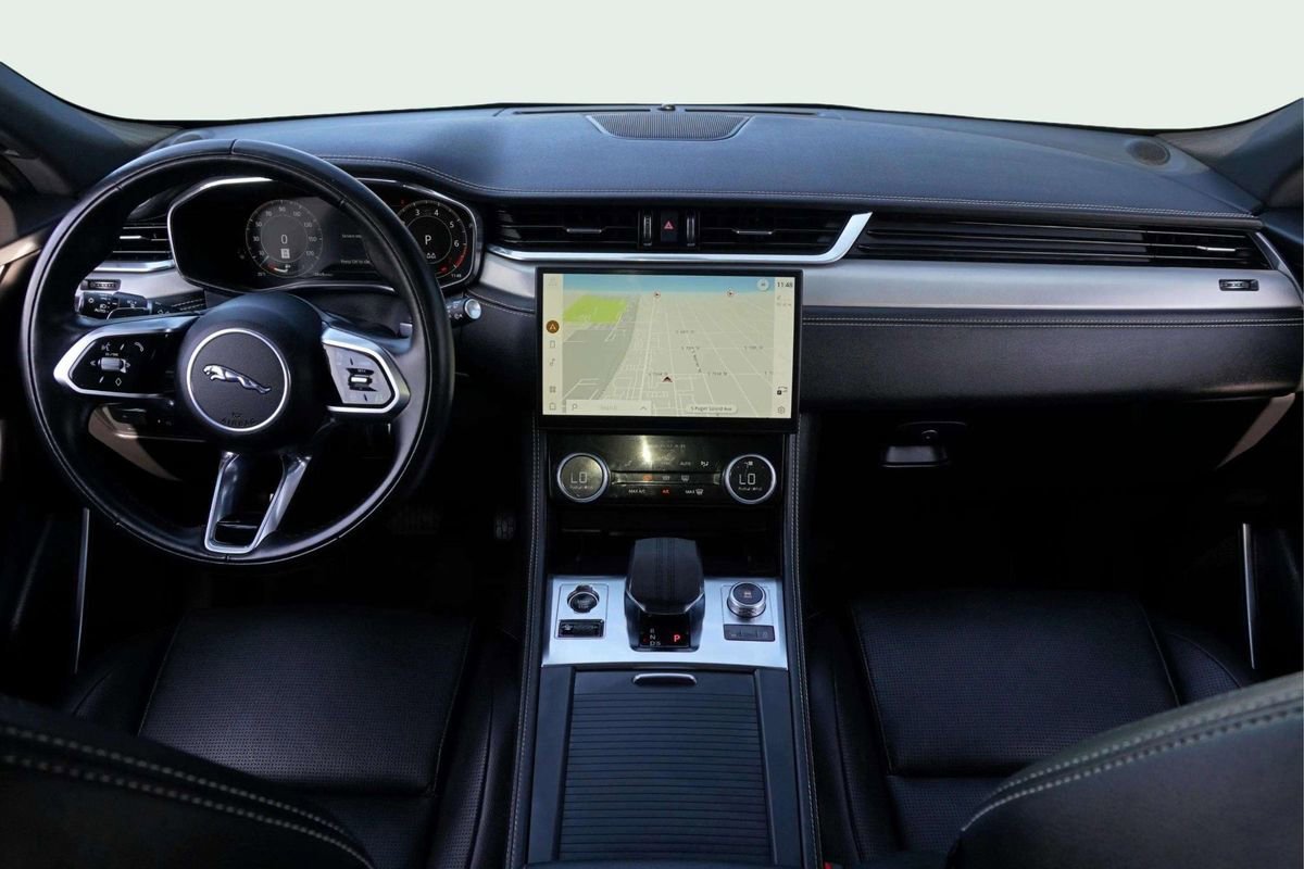 Used 2024 Jaguar F-PACE R-Dynamic S image 21