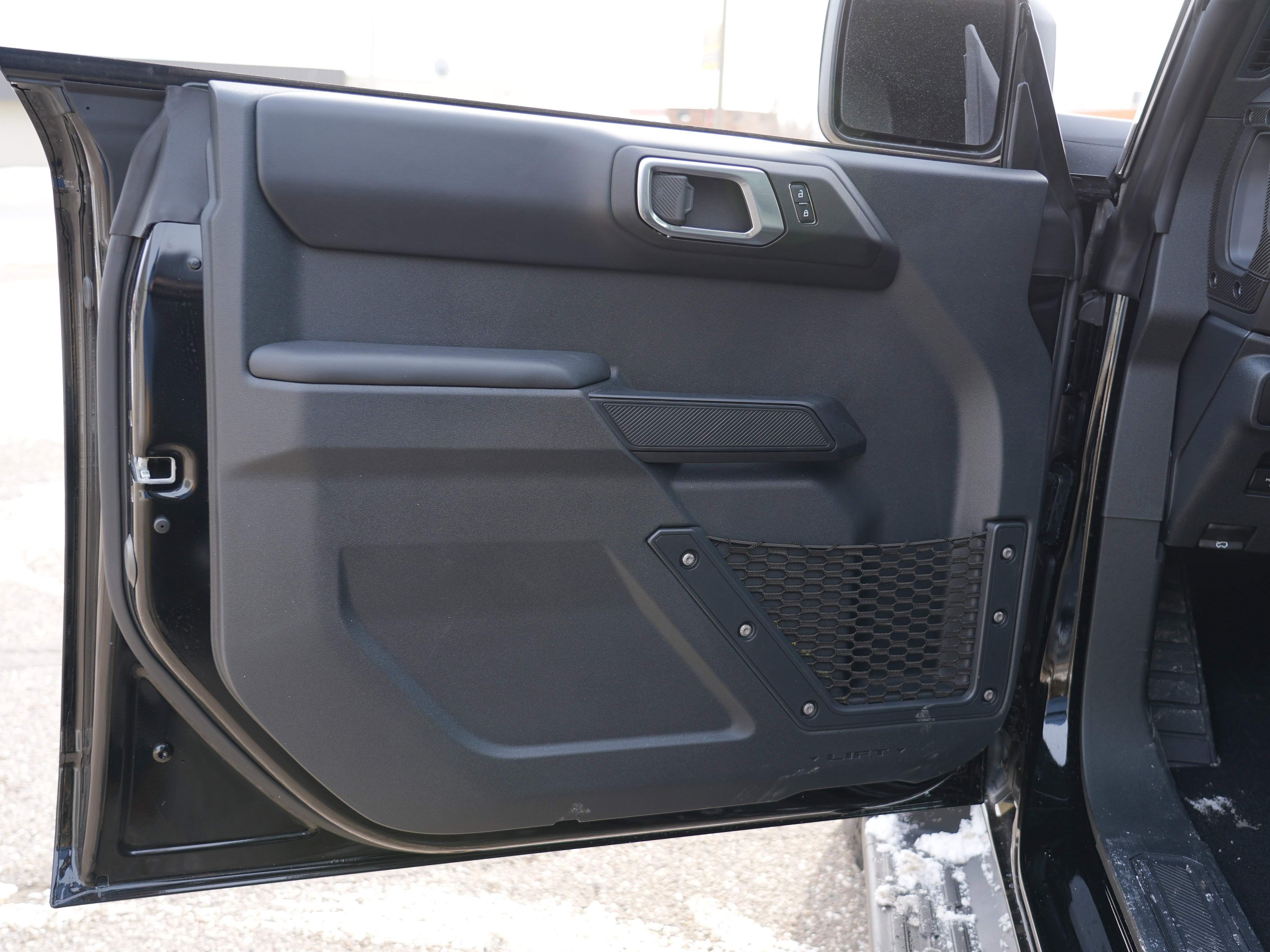 New 2025 Ford Bronco Outer Banks w/ Black Appearance Package image 16