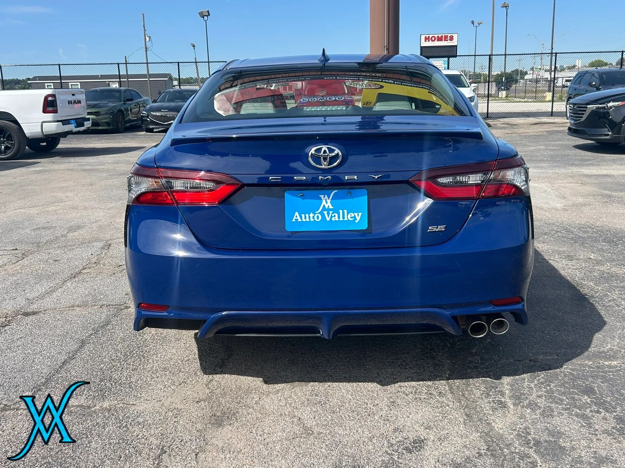 Used 2023 Toyota Camry SE w/ Cold Weather Package FWD image 6